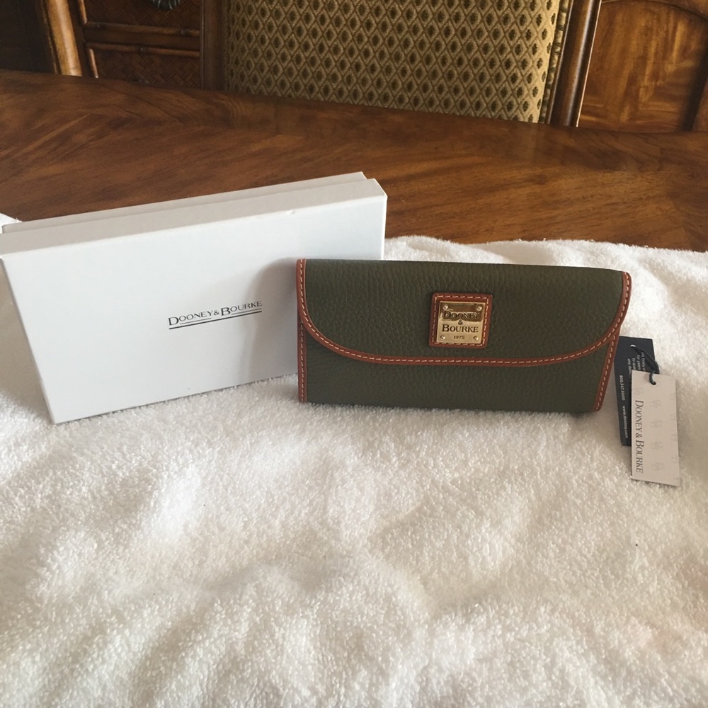 Dooney and Bourke Olive Leather Wallet